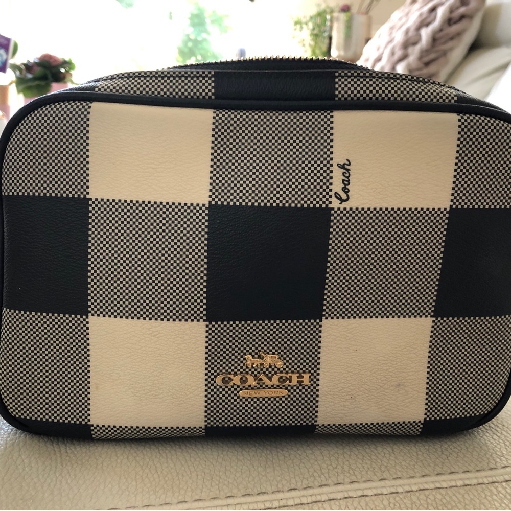 Coach woman’s Black & Cream Check Cross Body Bag Purse Gold zippers